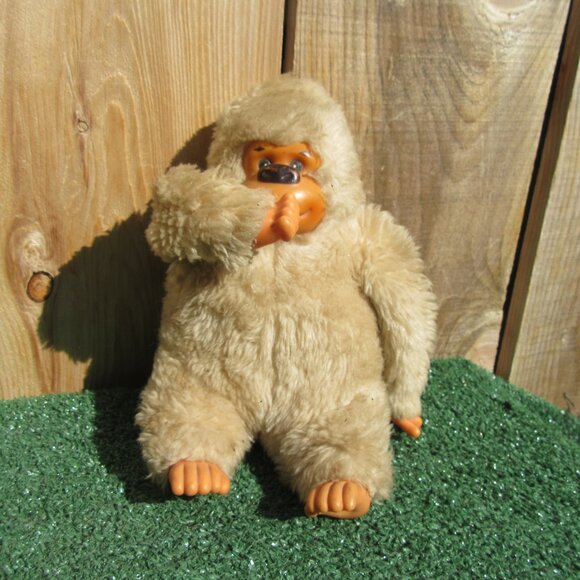 Set of 2 Vintage Gorilla Monkey Thumb/Banana Sucker Plush Stuffed Animal Gonga - Picture 2 of 10